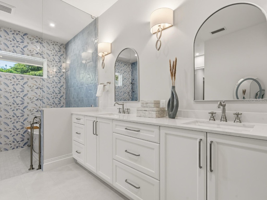 1575 Eastbrook Drive Sarasota FL 34231 - SPRING FED LAKE A4643636 image27