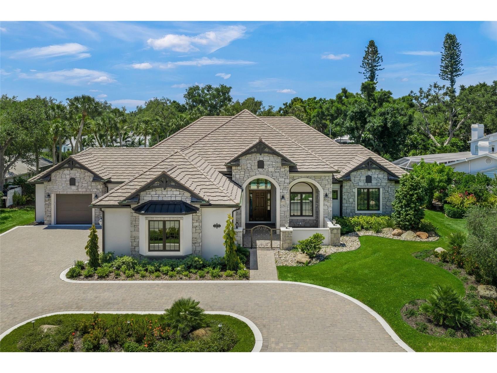 1575 Eastbrook Drive Sarasota FL 34231 - SPRING FED LAKE A4692922 image2