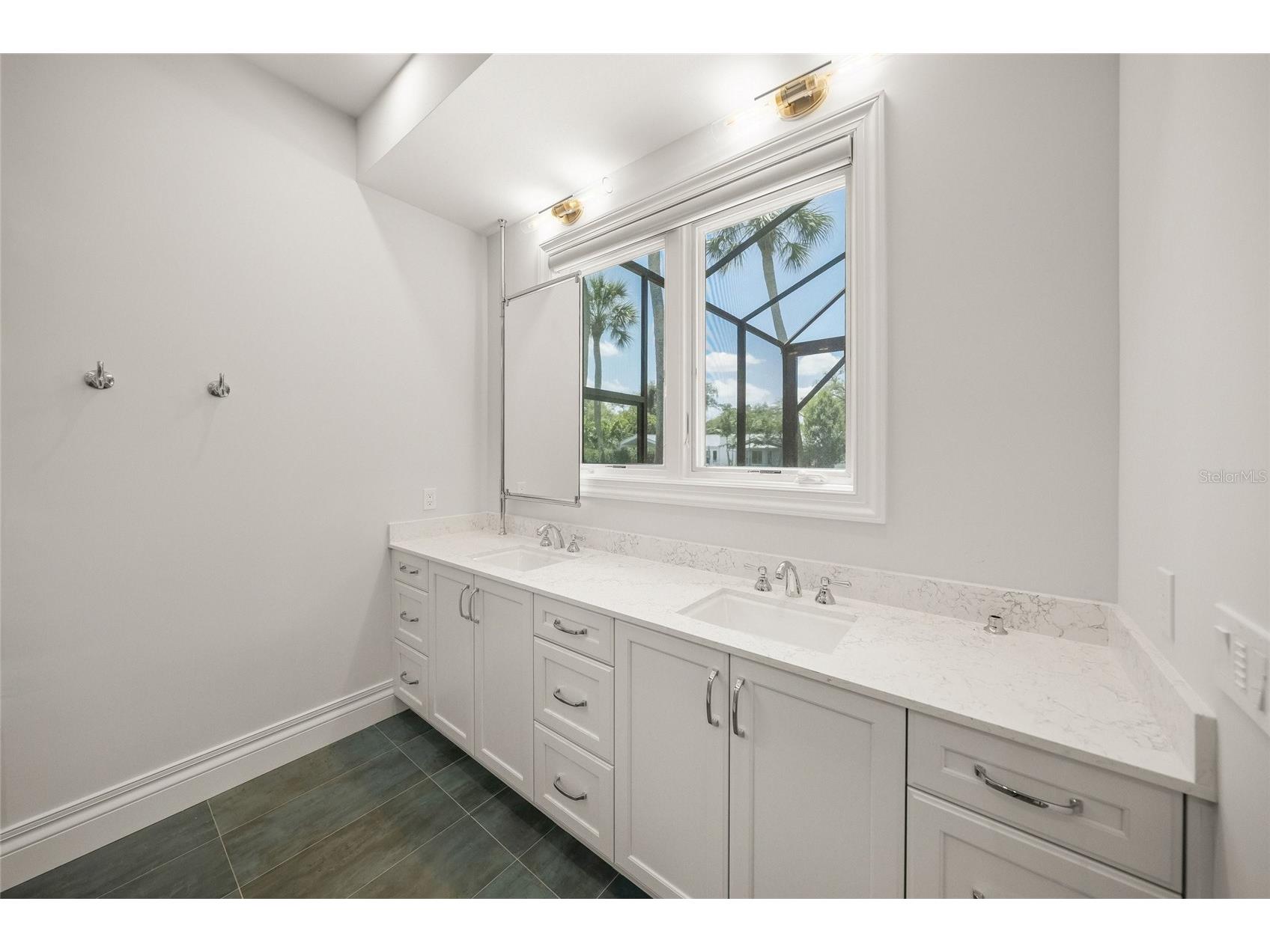 1575 Eastbrook Drive Sarasota FL 34231 - SPRING FED LAKE A4692922 image31