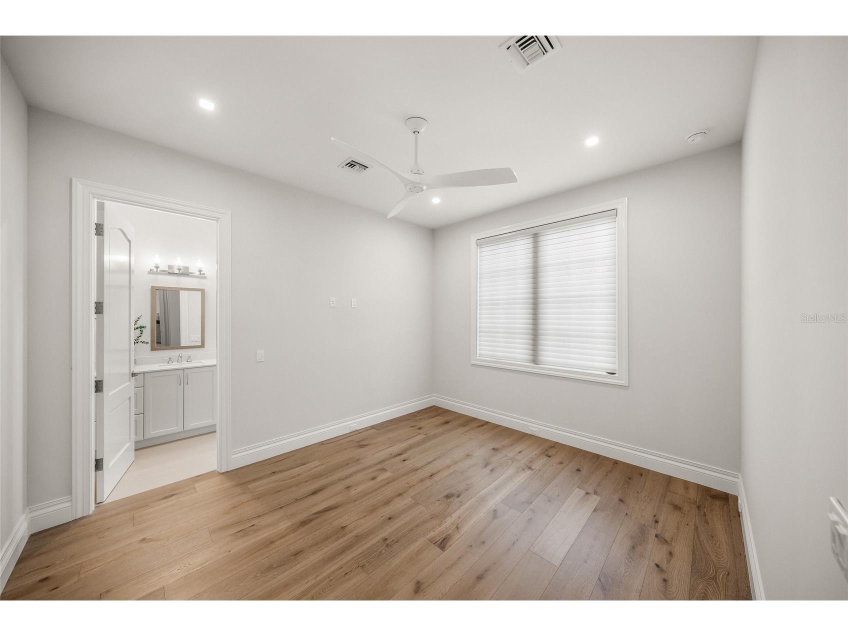 1575 Eastbrook Drive Sarasota FL 34231 - SPRING FED LAKE A4692922 image33