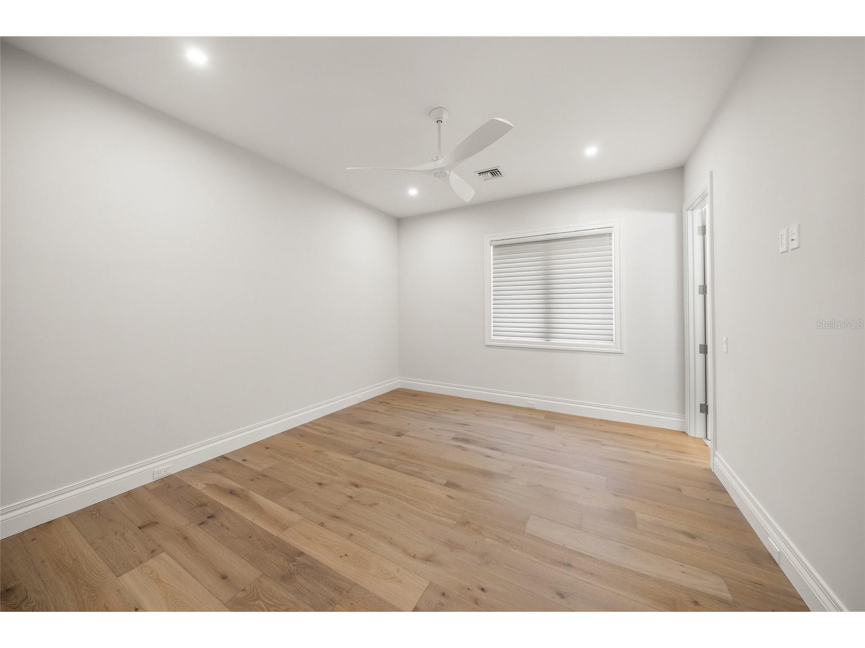 1575 Eastbrook Drive Sarasota FL 34231 - SPRING FED LAKE A4692922 image35