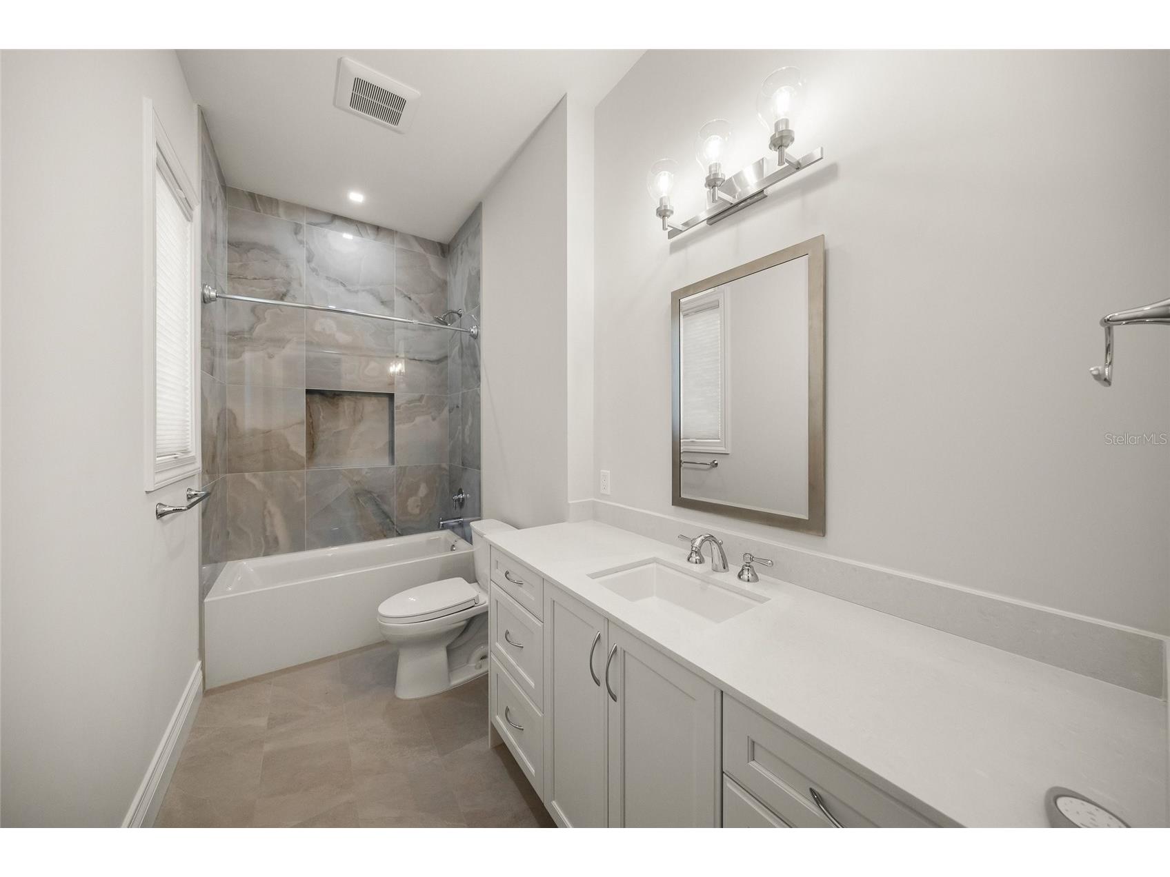 1575 Eastbrook Drive Sarasota FL 34231 - SPRING FED LAKE A4692922 image37
