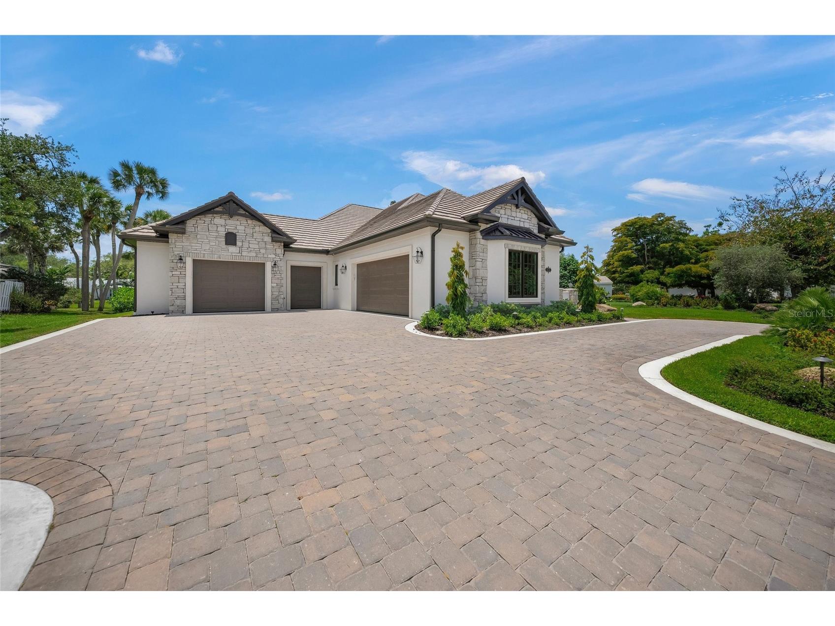 1575 Eastbrook Drive Sarasota FL 34231 - SPRING FED LAKE A4692922 image58
