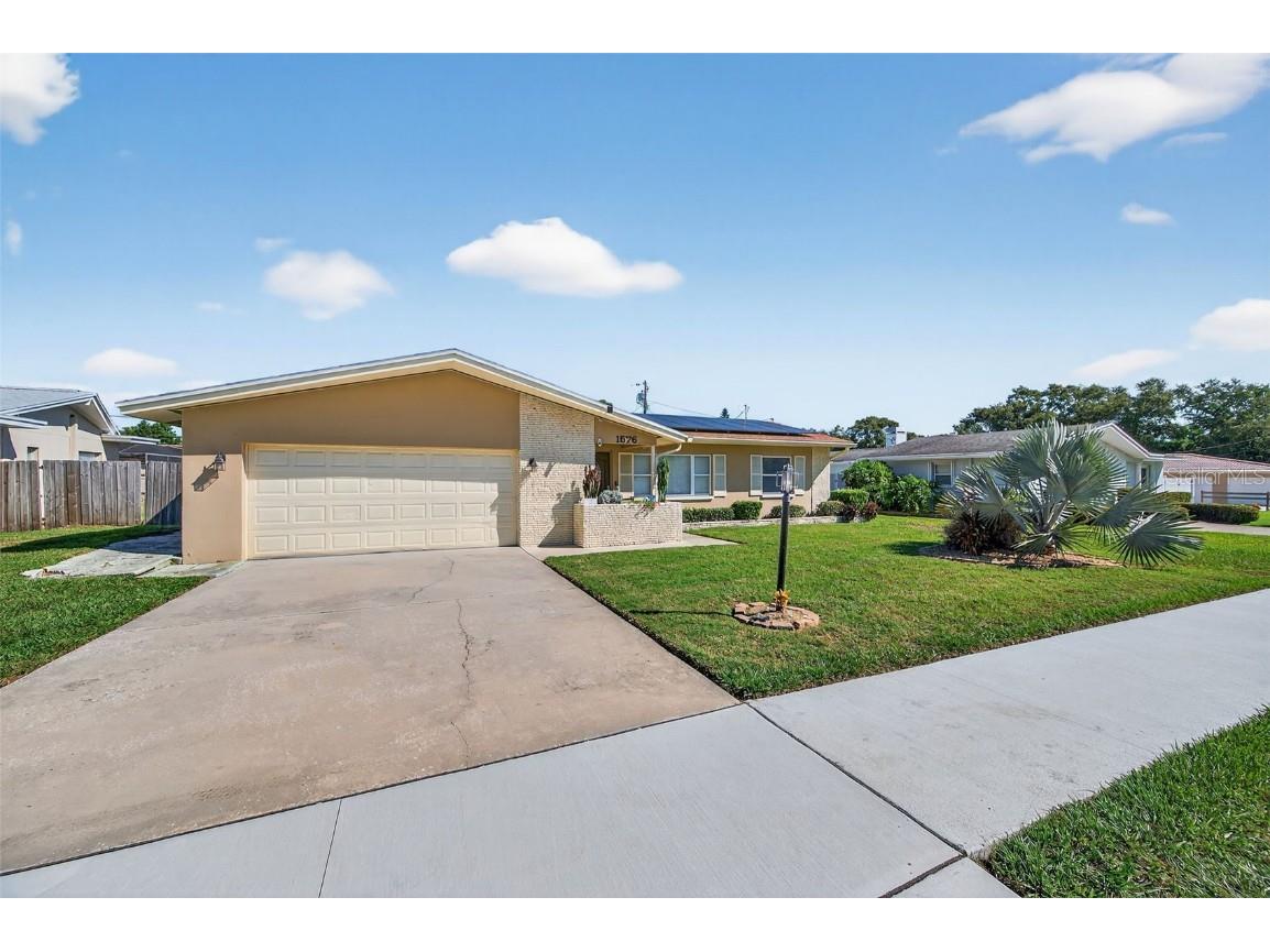 1576 Rosery Road NE Largo FL 33770 W7878714 image1