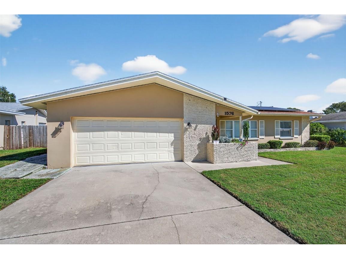 1576 Rosery Road NE Largo FL 33770 W7878714 image2