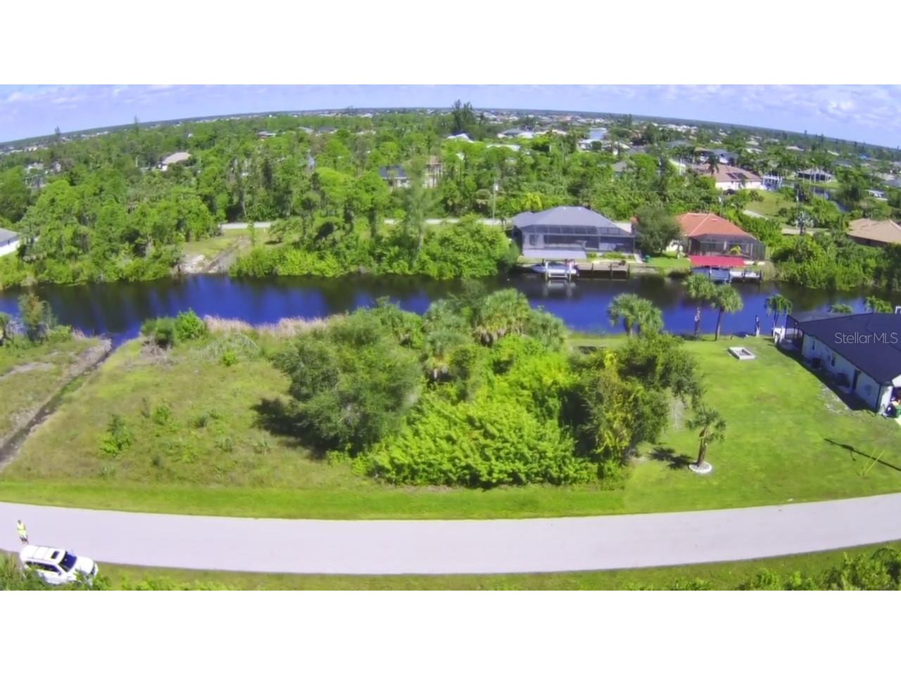 15760 Hennipen Circle Port Charlotte FL 33981 - APPLEWHITE WATERWAY D6132738 image1