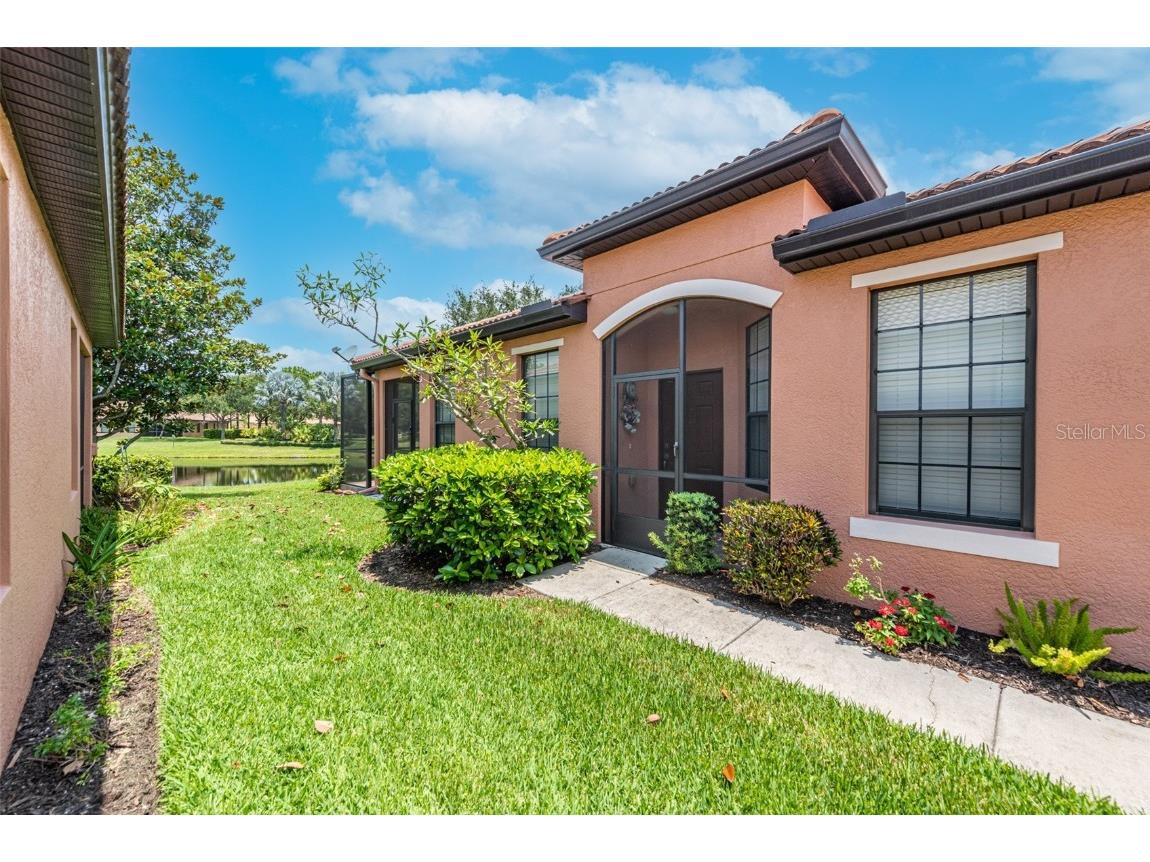 158 Shell Falls Drive Apollo Beach FL 33572 T3449176 image1