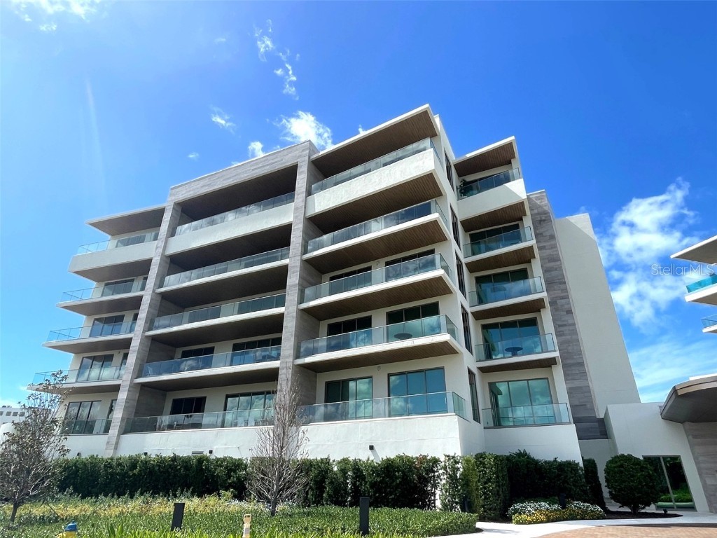 1581 Gulf Of Mexico Drive #307 Longboat Key FL 34228 - GULF OF MEXICO A4671506 image2