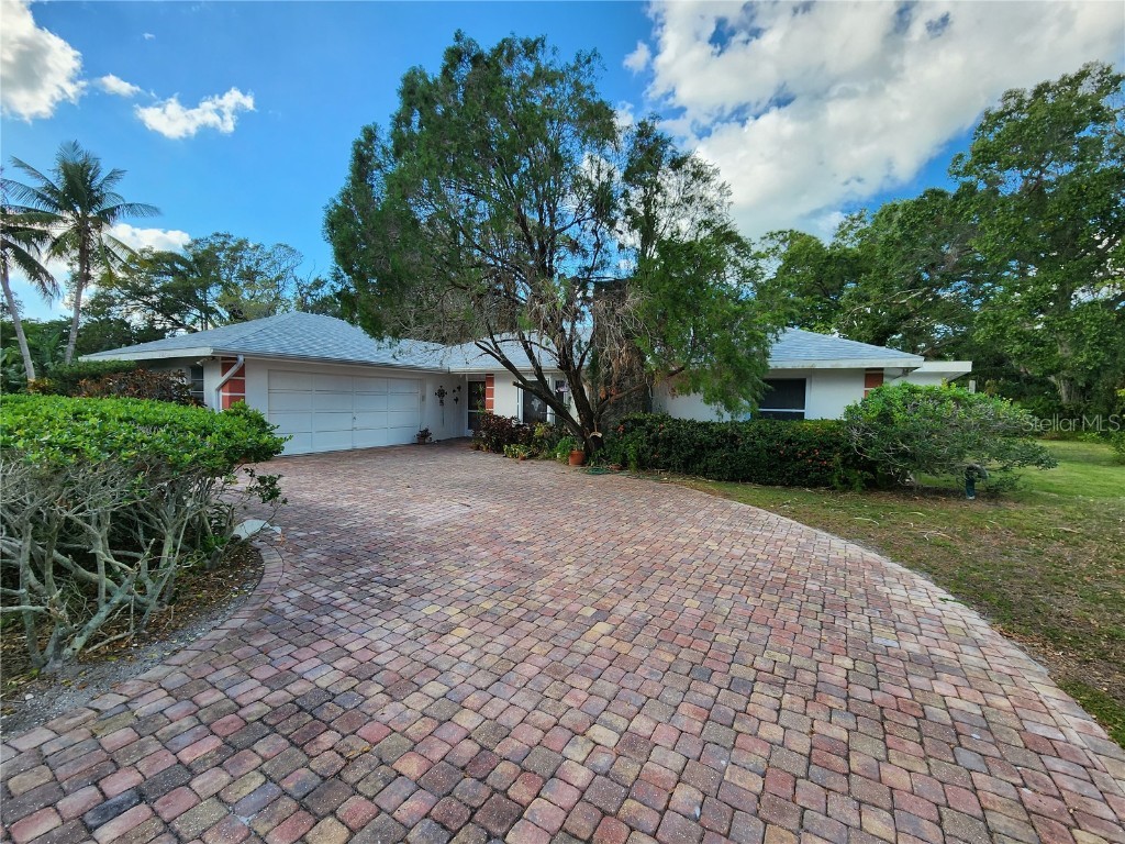 1582 Eastbrook Drive Sarasota FL 34231 A4554705 image1