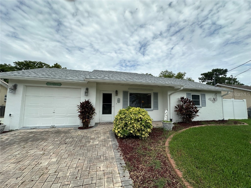 15825 Villa Drive Hudson FL 34667 W7866398 image1
