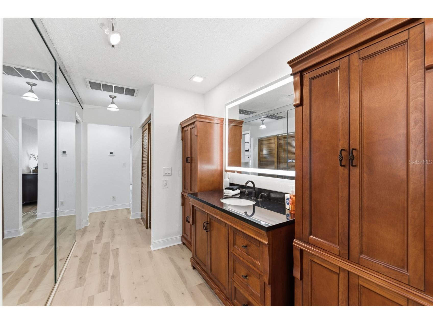 1584 Oak Lane Clearwater FL 33764 TB8490329 image18