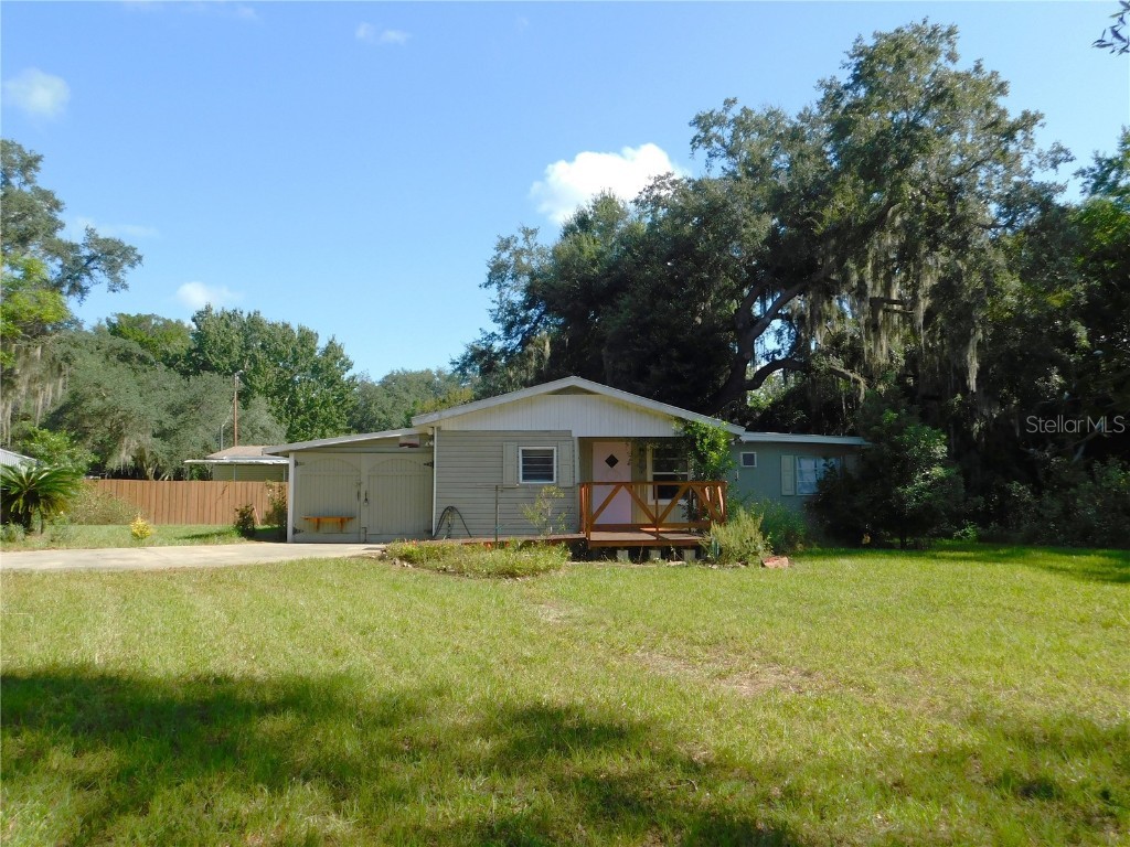 1585 SE 189th Avenue Silver Springs FL 34488 - LAKE DOT & HALFMOON LAKE OM686437 image1