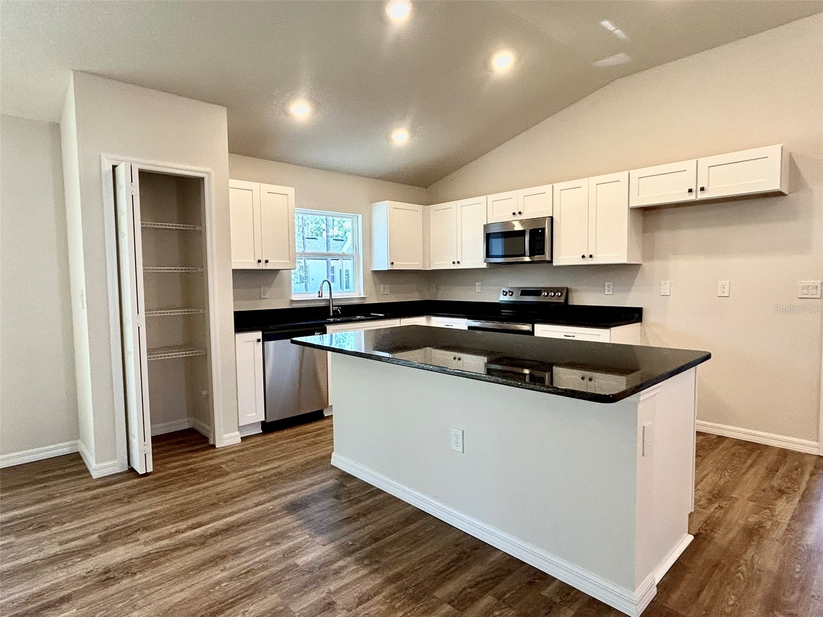 1586 W Gainsboro Lane Citrus Springs FL 34434 OM718033 image9