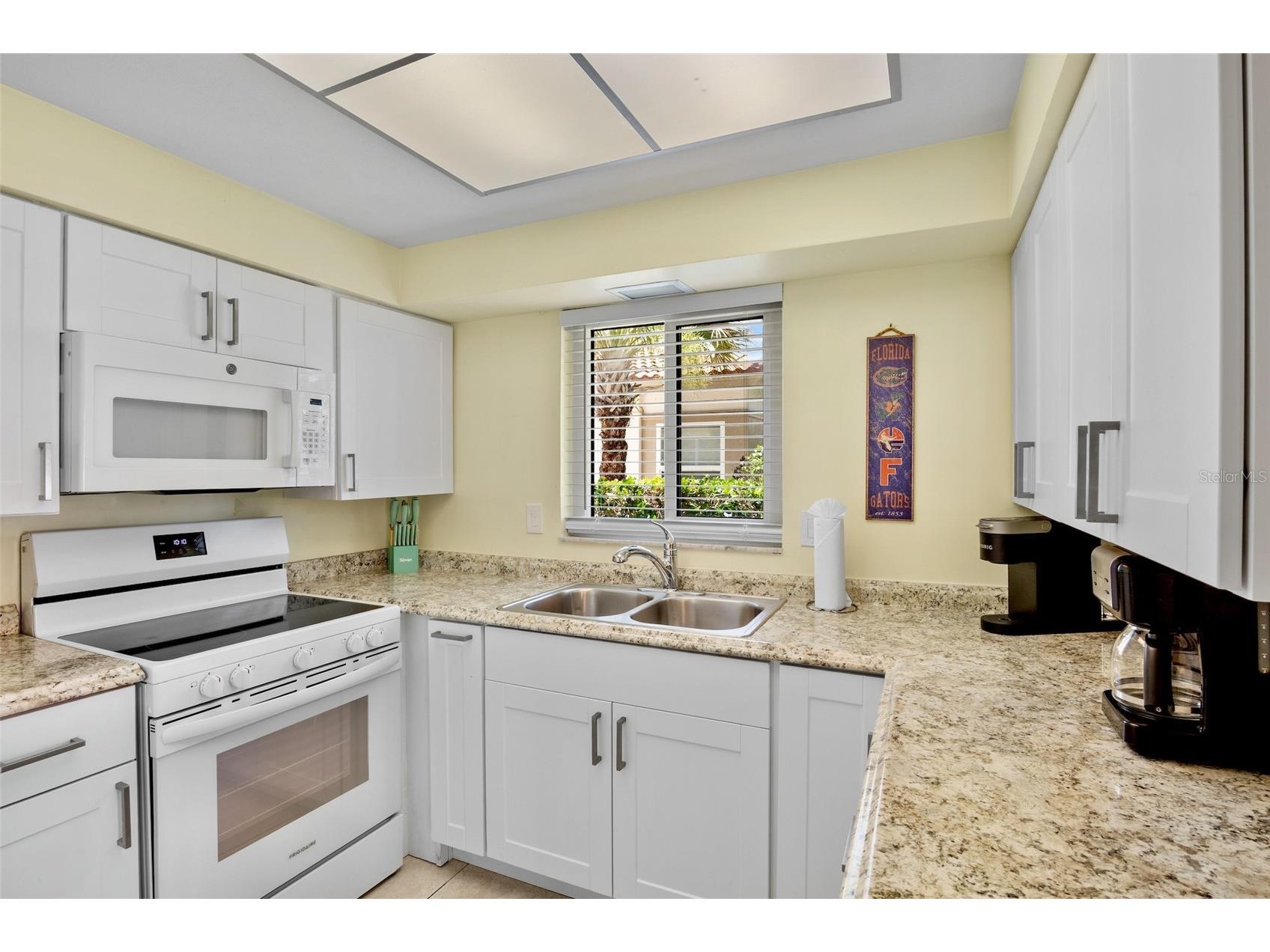 159 Vista Hermosa Circle #27B Sarasota FL 34242 A4698551 image12