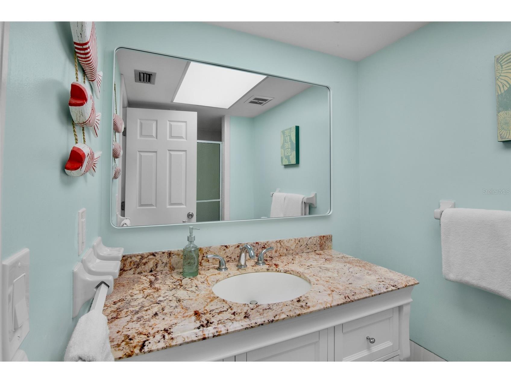 159 Vista Hermosa Circle #27B Sarasota FL 34242 A4698551 image21