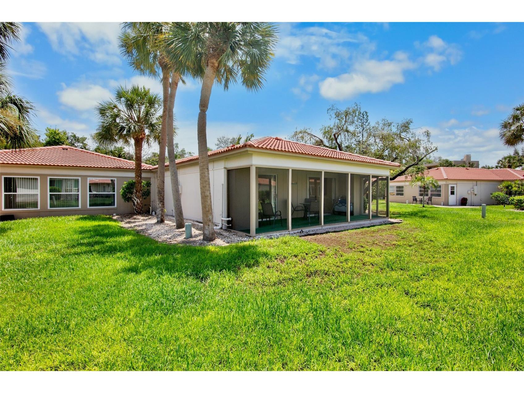 159 Vista Hermosa Circle #27B Sarasota FL 34242 A4698551 image4