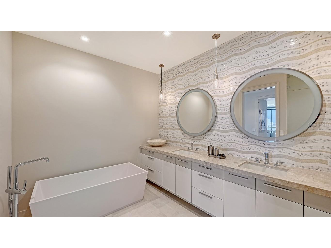 1591 Gulf Of Mexico Drive #413 Longboat Key FL 34228 - GULF OF MEXICO SARASOTA BAY A4627935 image16