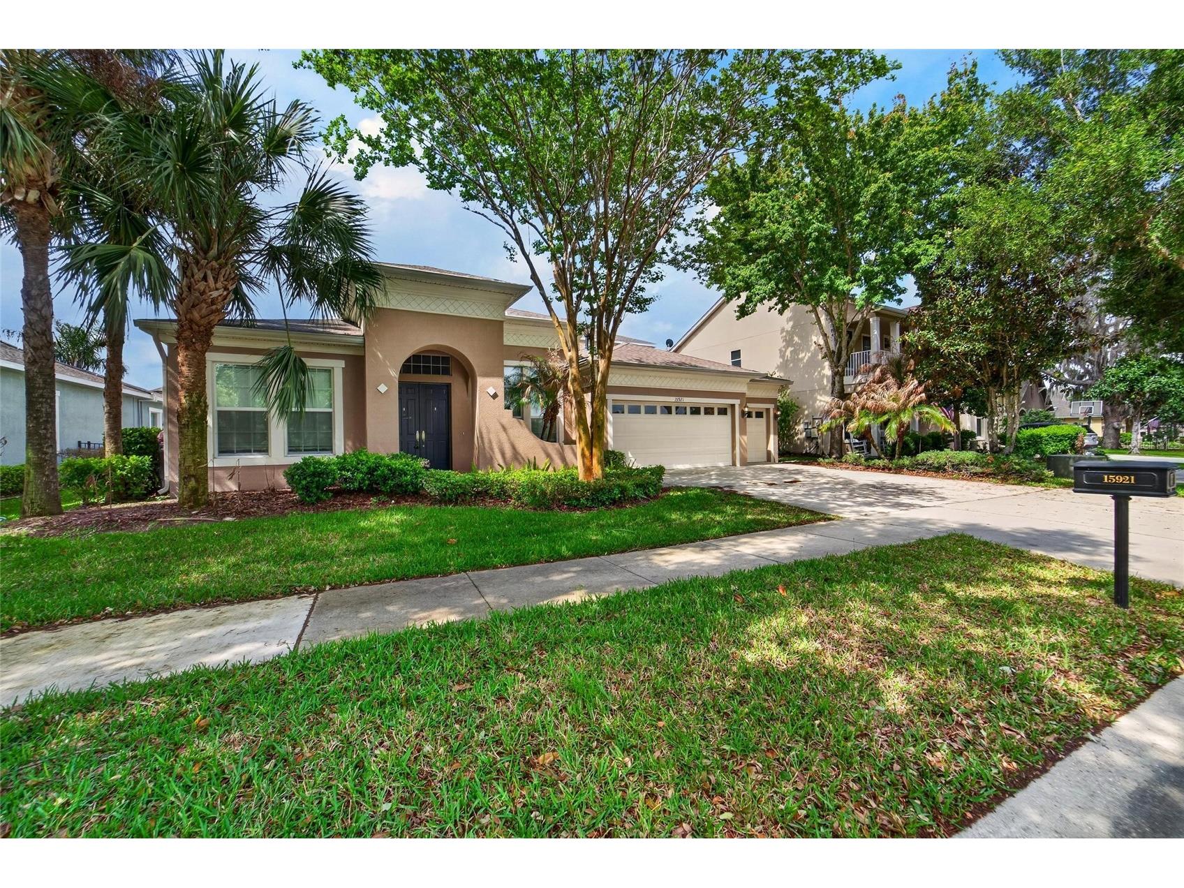 15921 Persimmon Grove Drive Lithia FL 33547 TB8490557 image2