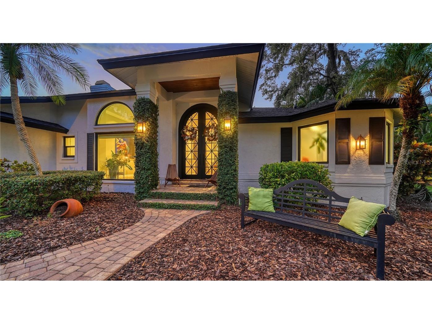 1598 Oak Circle N Sarasota FL 34232 A4631184 image1