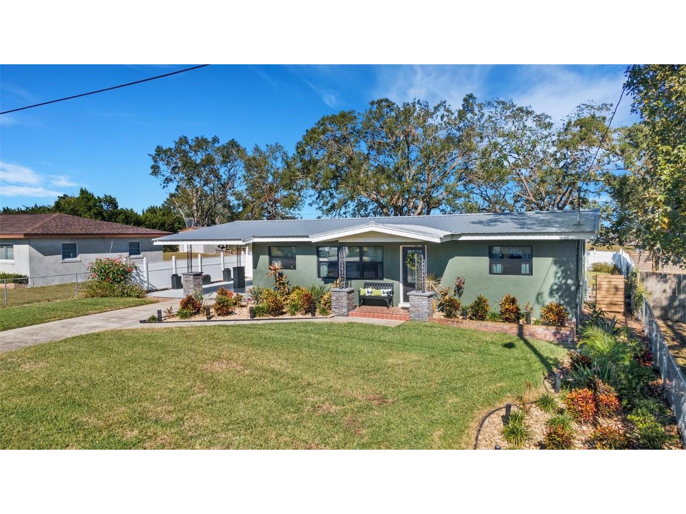 16 Beverly Drive Frostproof FL 33843 L4949334 image1