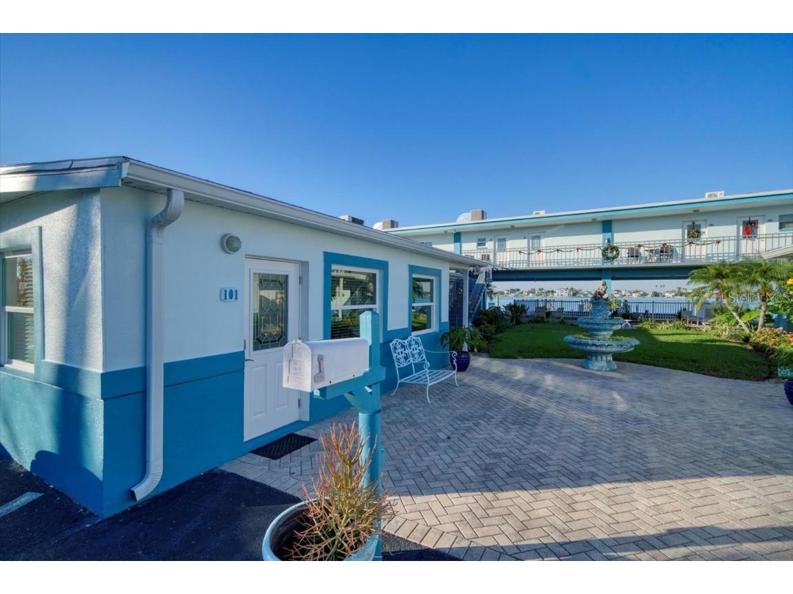 16 Paradise Lane #101 Saint Petersburg FL 33706 - INTRACOASTAL WATERWAY TB8452848 image1