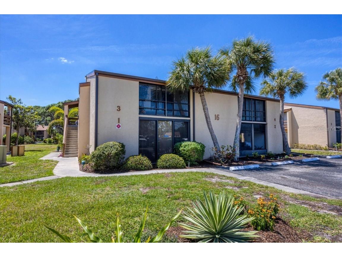 16 Quails Run Boulevard #1 Englewood FL 34223 D6135926 image1