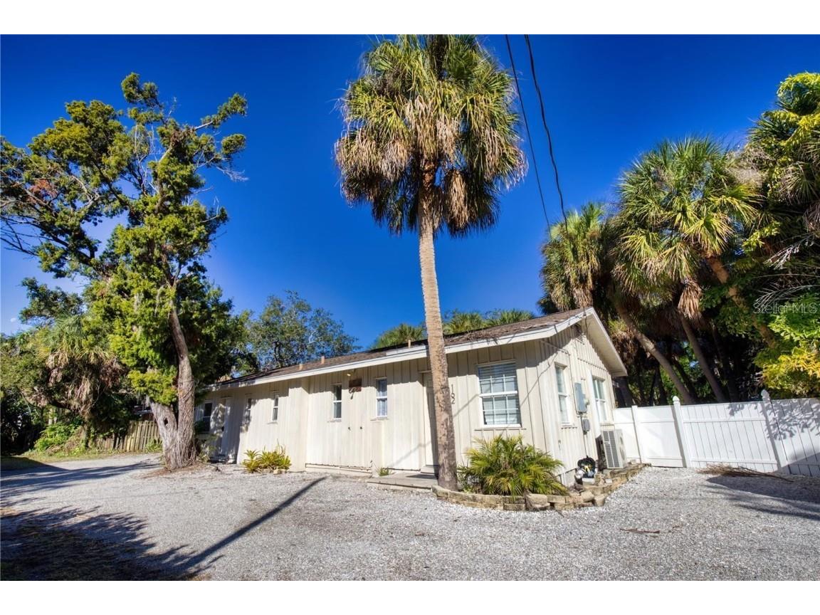 160 Garden Lane Sarasota FL 34242 A4663281 image2