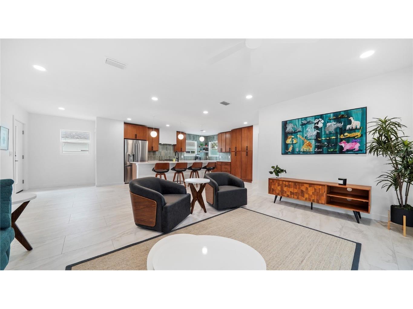 160 Harrison Drive #7 Sarasota FL 34236 A4671985 image10