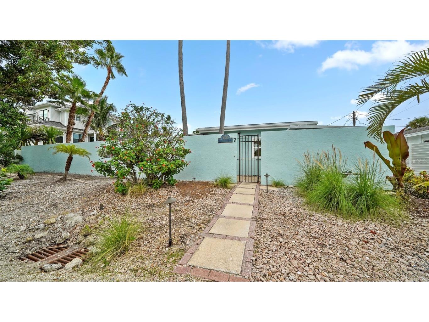 160 Harrison Drive #7 Sarasota FL 34236 A4671985 image3