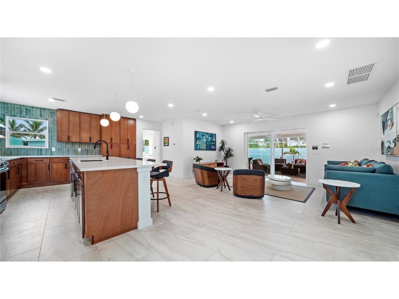 160 Harrison Drive #7 Sarasota FL 34236 A4671985 image4