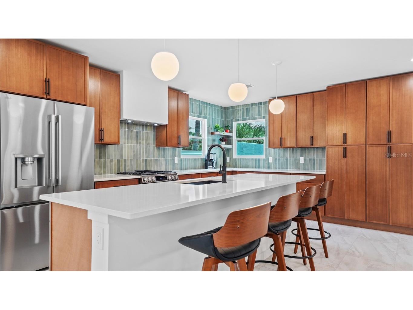 160 Harrison Drive #7 Sarasota FL 34236 A4671985 image5