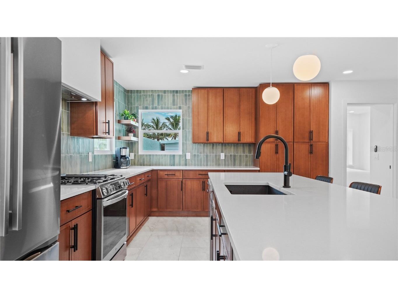 160 Harrison Drive #7 Sarasota FL 34236 A4671985 image9