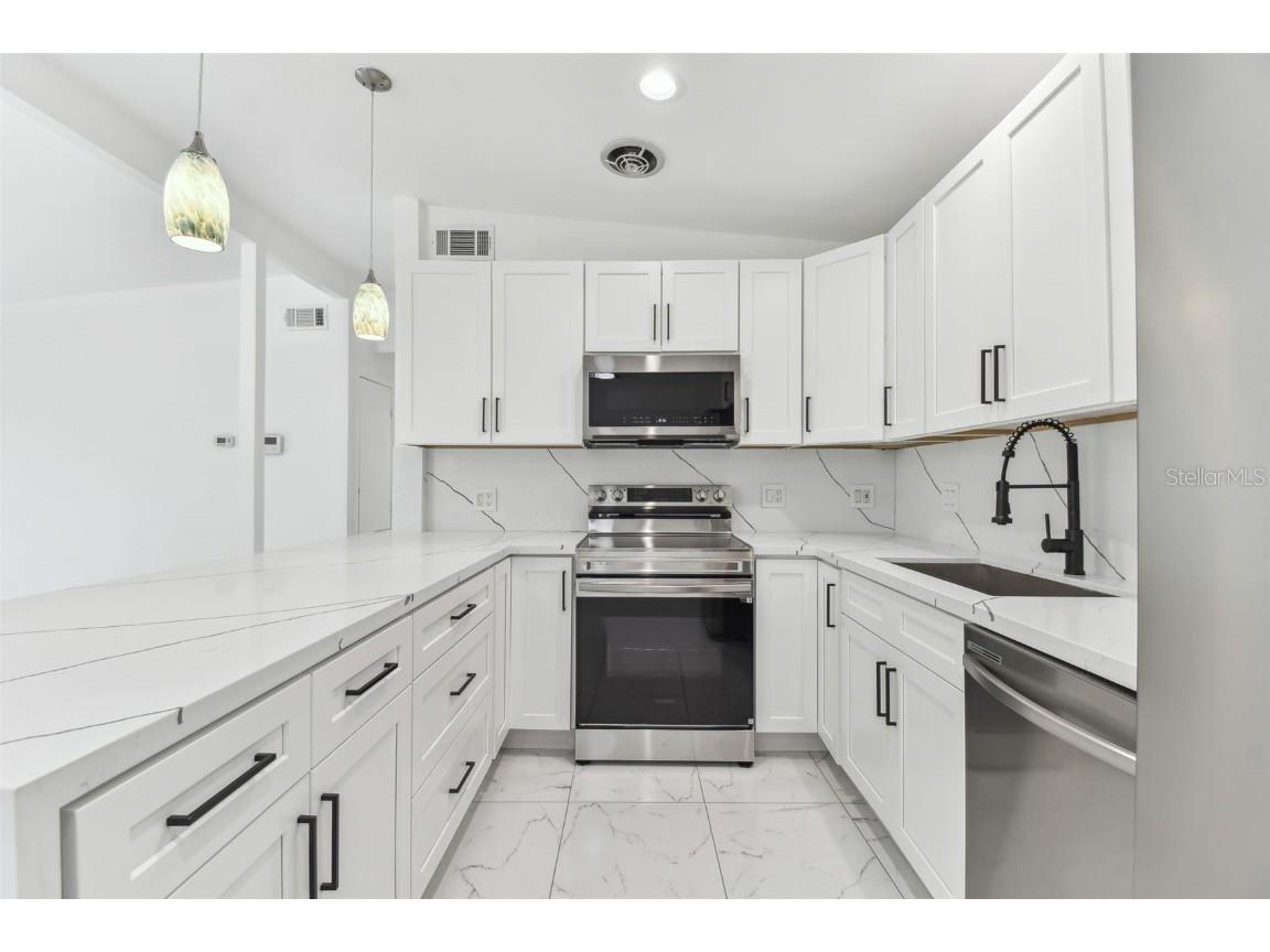 1600 Delaware Avenue NE Saint Petersburg FL 33703 TB8438570 image8