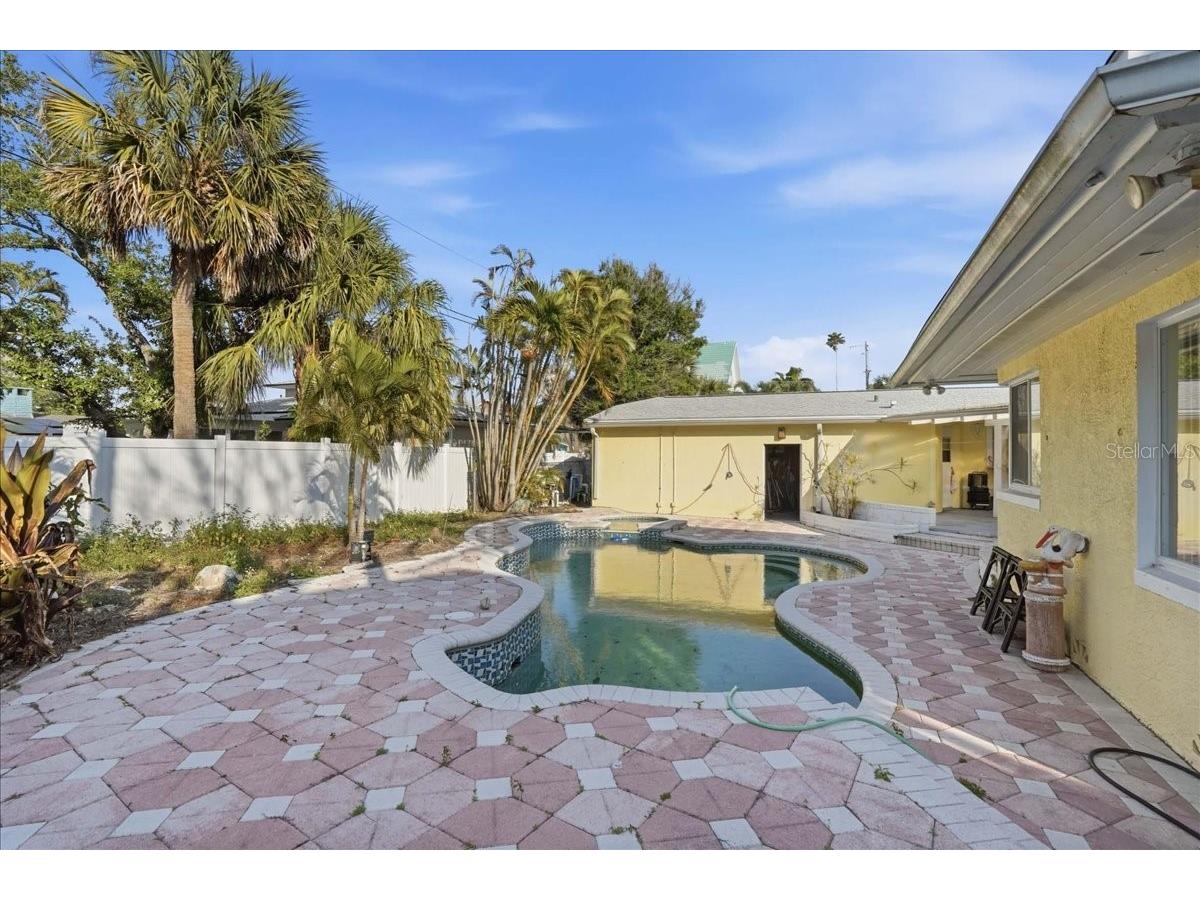 16007 Gulf Boulevard Redington Beach FL 33708 TB8502303 image44