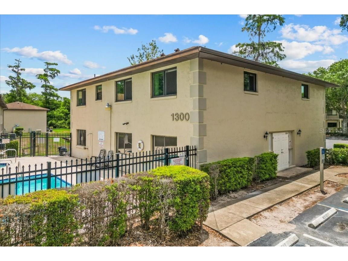 1601 Big Tree Road #1302 South Daytona FL 32119 V4942647 image1