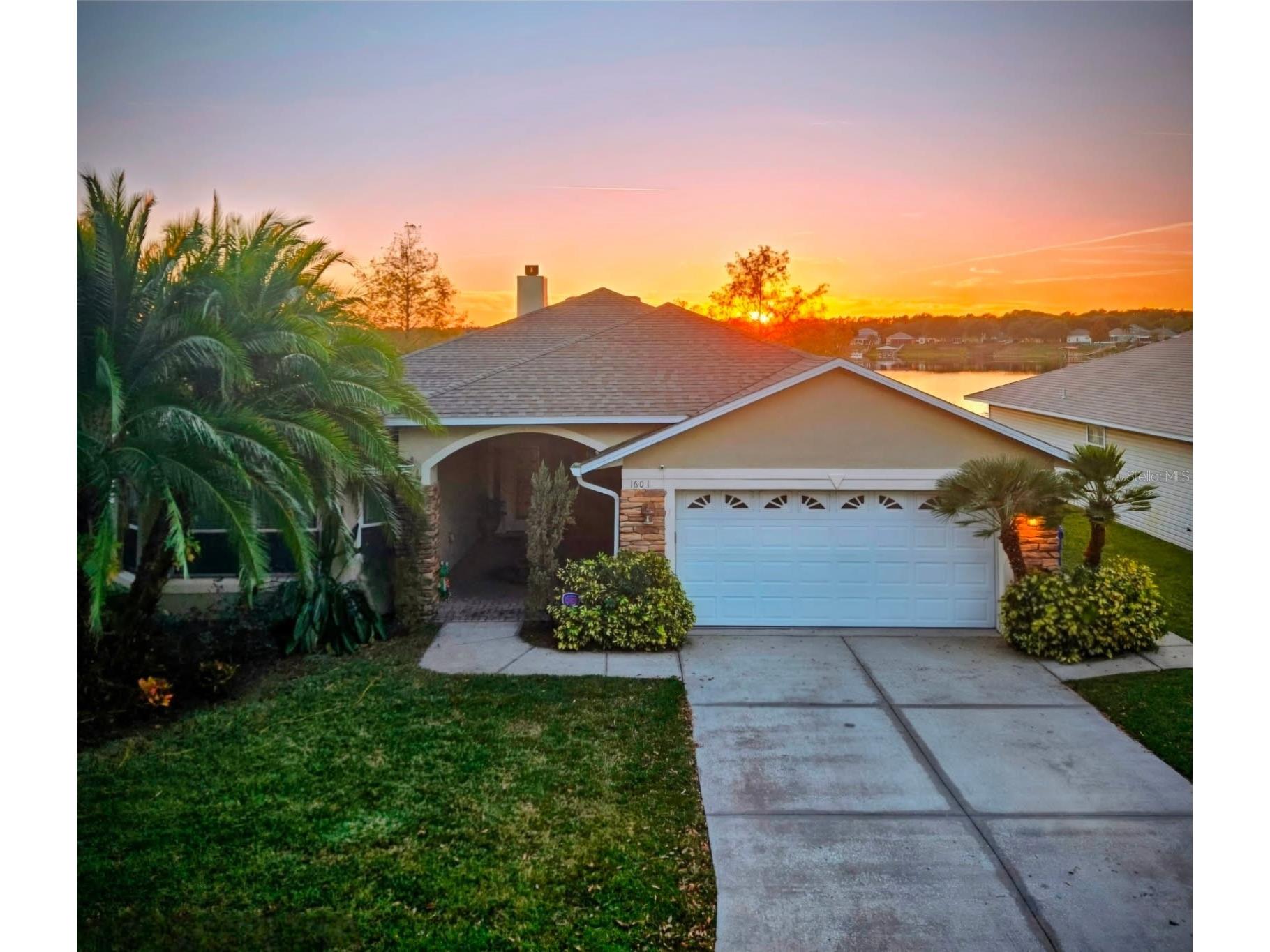 1601 Lake Villa Drive Tavares FL 32778 - LAKE SAUNDERS G5104975 image1