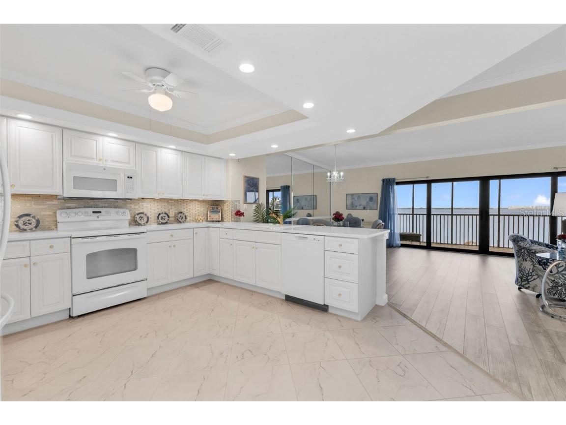 1601 Park Beach Circle #136/18 Punta Gorda FL 33950 C7516247 image3