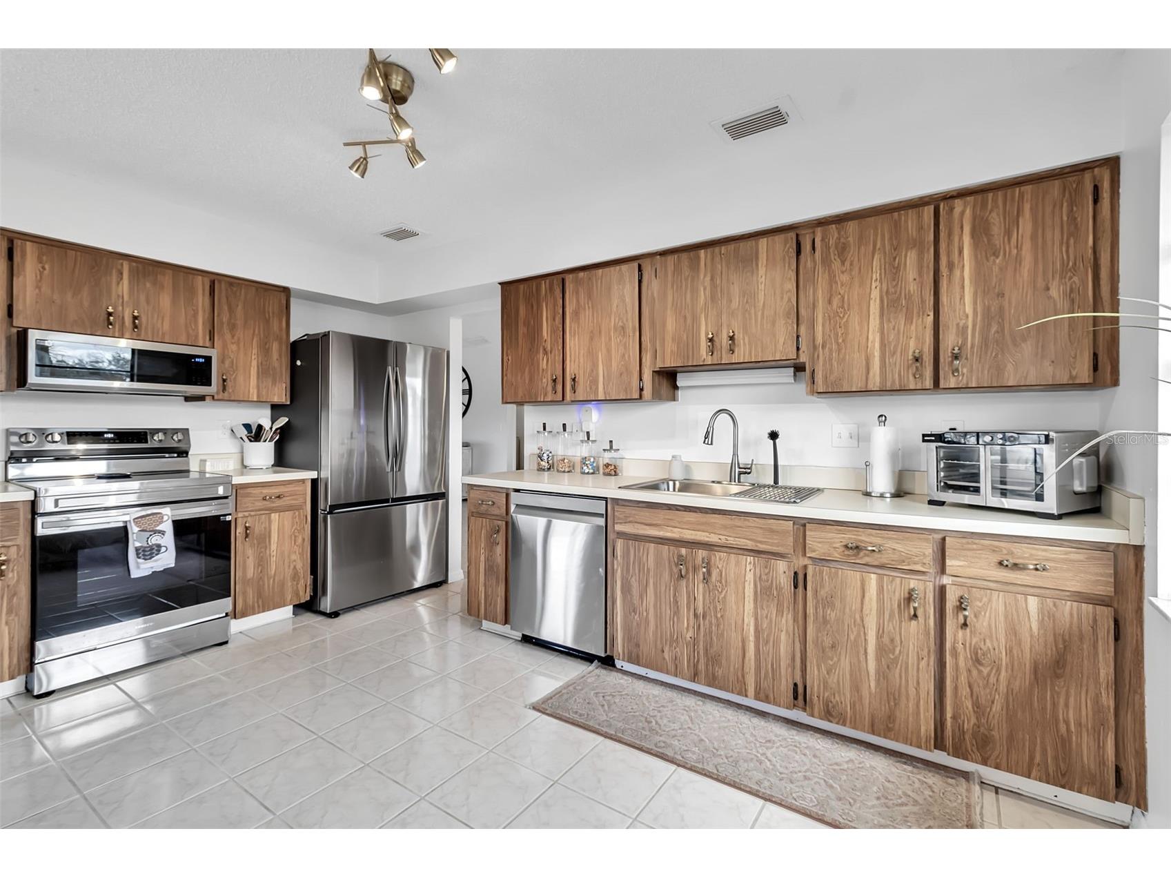 1602 Dower Way Sun City Center FL 33573 A4685331 image18