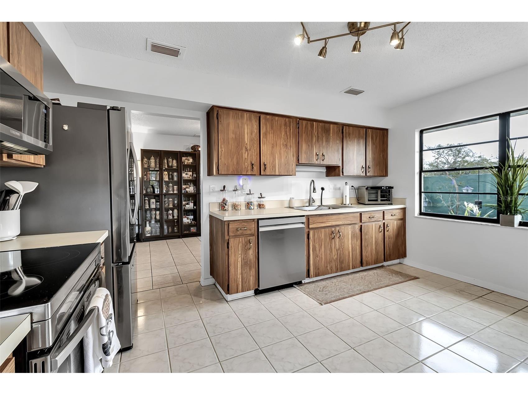 1602 Dower Way Sun City Center FL 33573 A4685331 image19