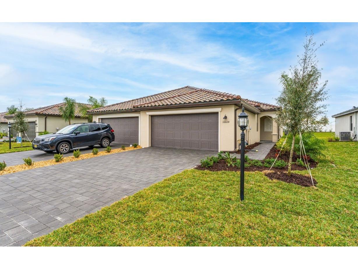 16028 Sunny Day Drive Bradenton FL 34211 A4582914 image1