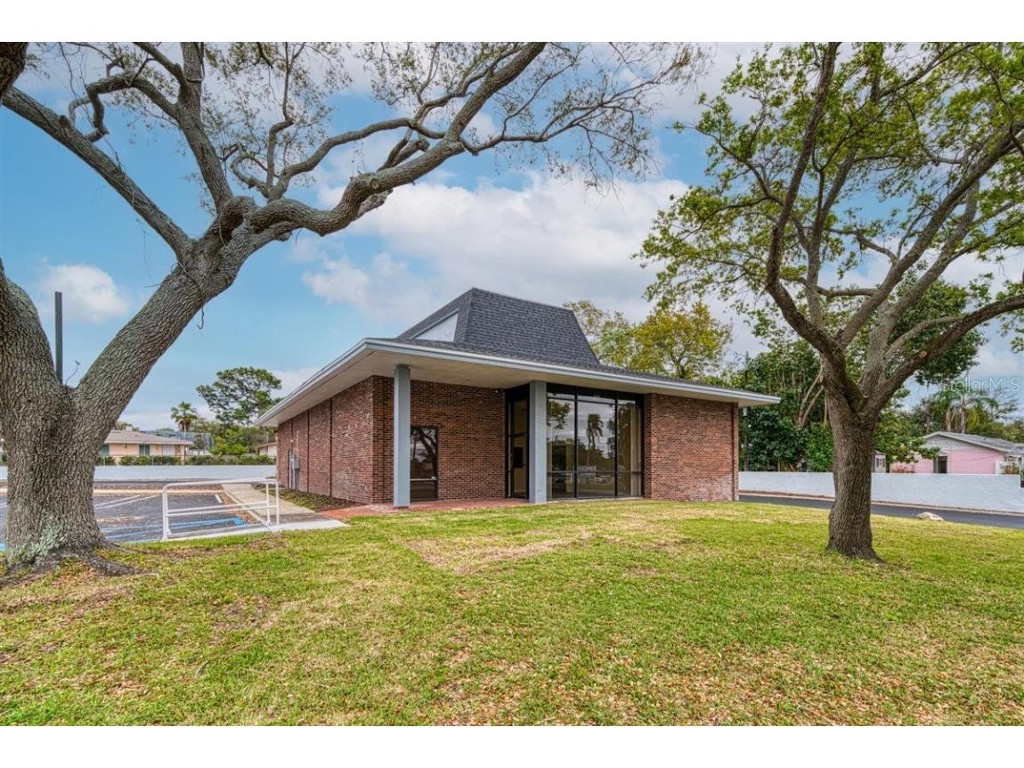 1603 Indian Rocks Road S Largo FL 33774 U8196956 image1