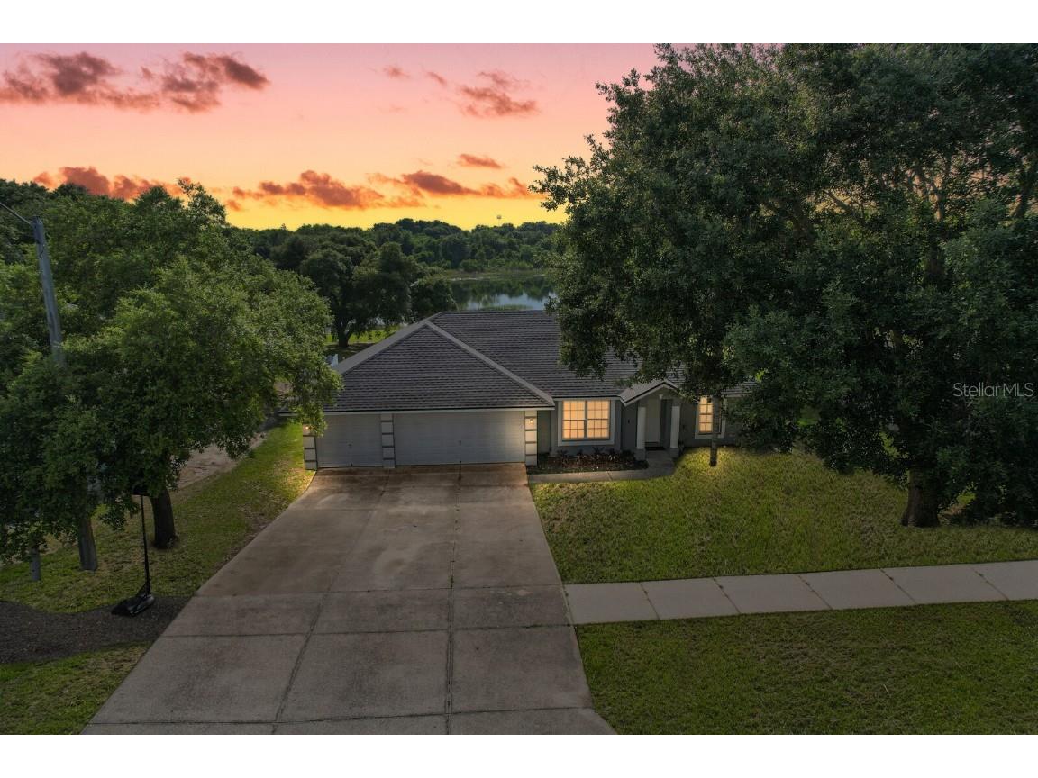 16031 Worthington Blvd N Mascotte FL 34753 - LITTLE BLUFF LAKE G5055073 image1