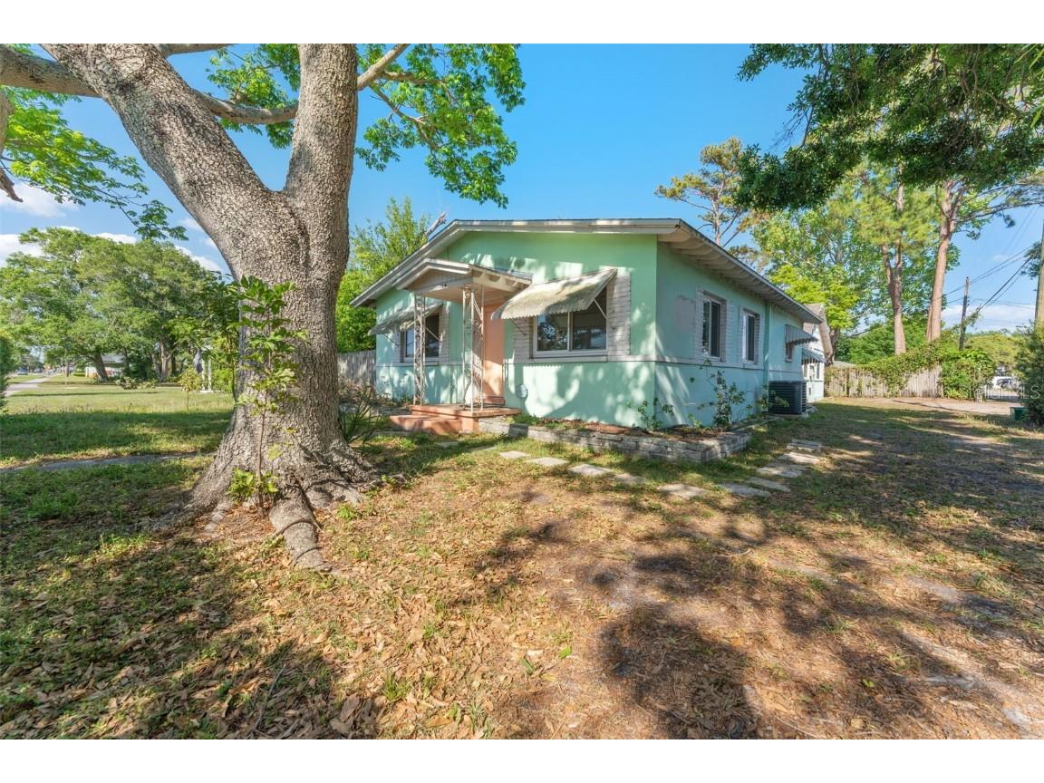 1604 58th Street S Gulfport FL 33707 W7878149 image1