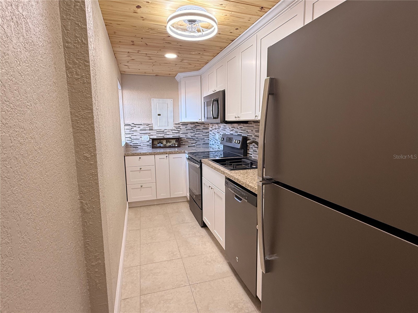 1605 Club Circle #1605 Lakeshore FL 33854 K4903309 image5
