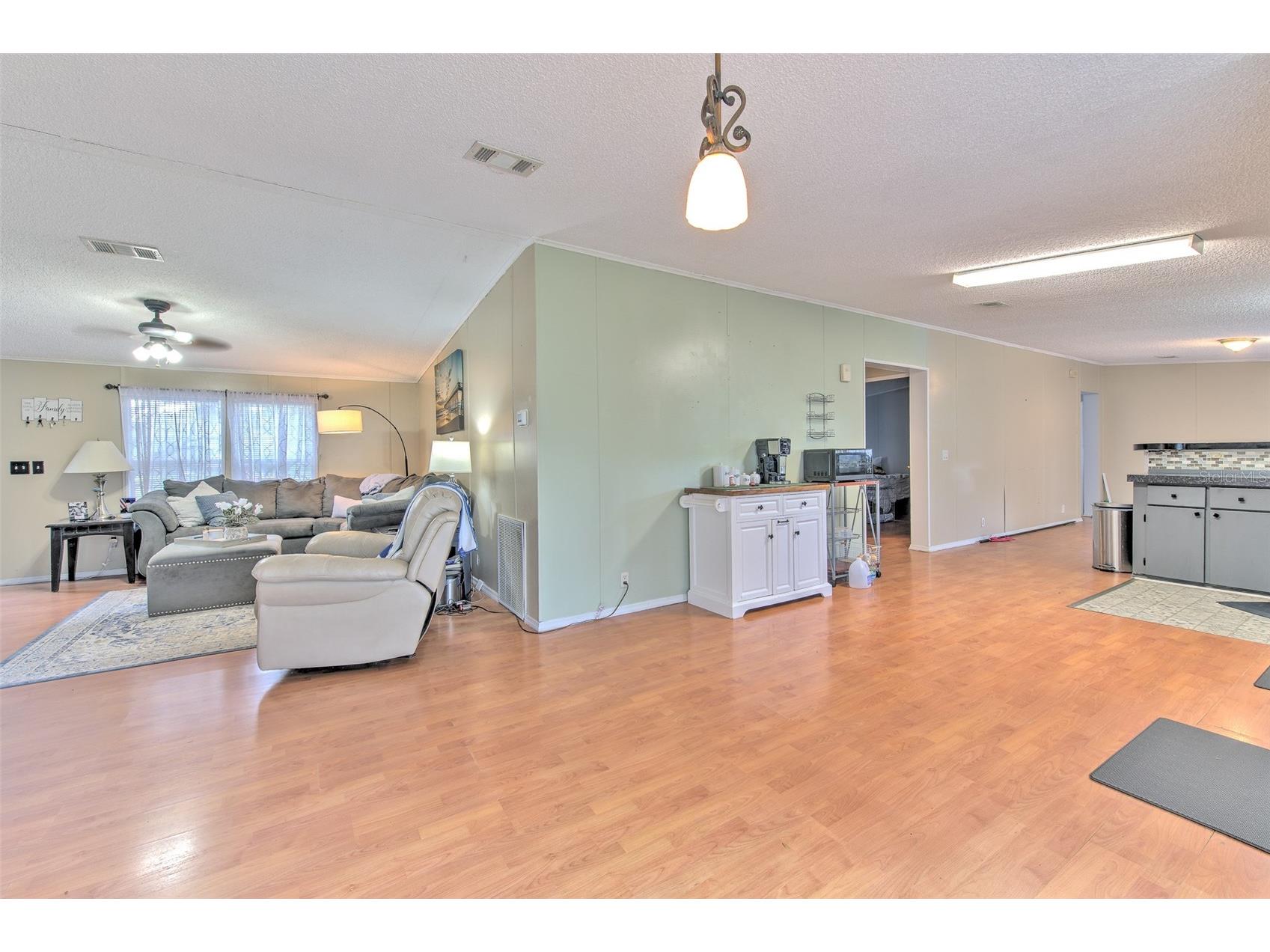 1606 N Kingsway Rd Seffner FL 33584 TB8530178 image17