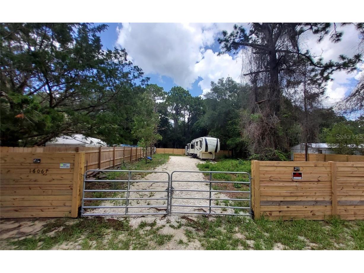 16067 SE 13th Street Ocklawaha FL 32179 - North Lake O6337907 image1