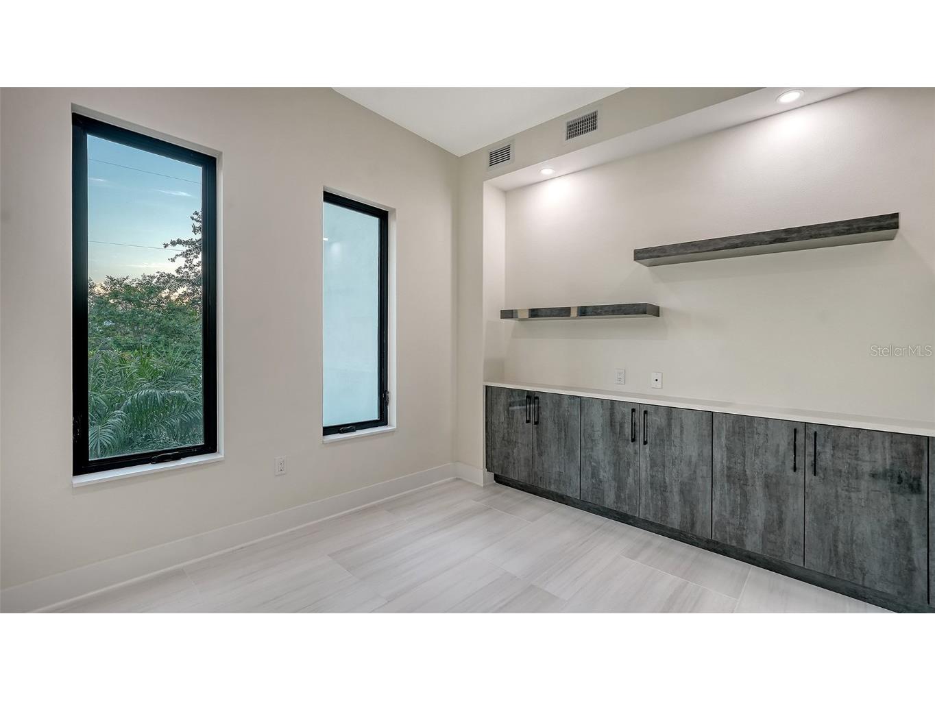 1607 Flower Drive Sarasota FL 34239 A4653737 image33