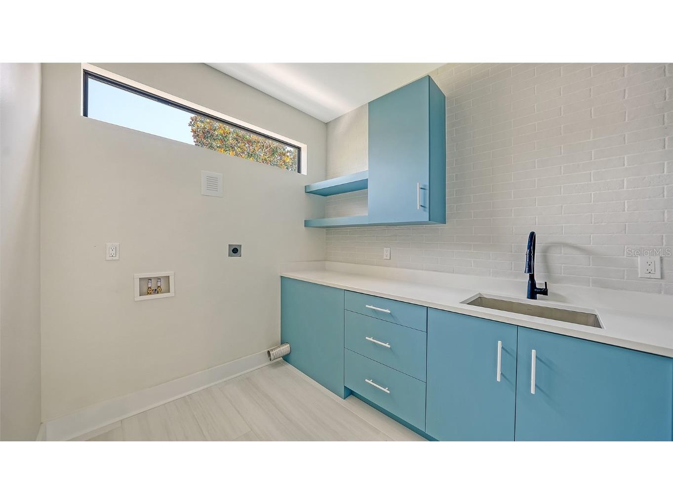 1607 Flower Drive Sarasota FL 34239 A4653737 image35