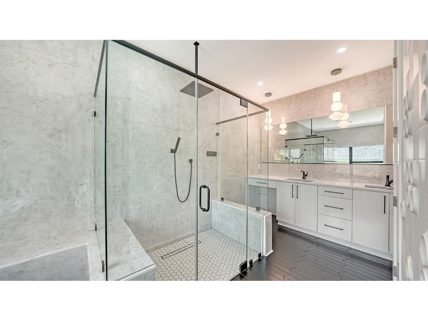 1607 Flower Drive Sarasota FL 34239 A4653737 image38