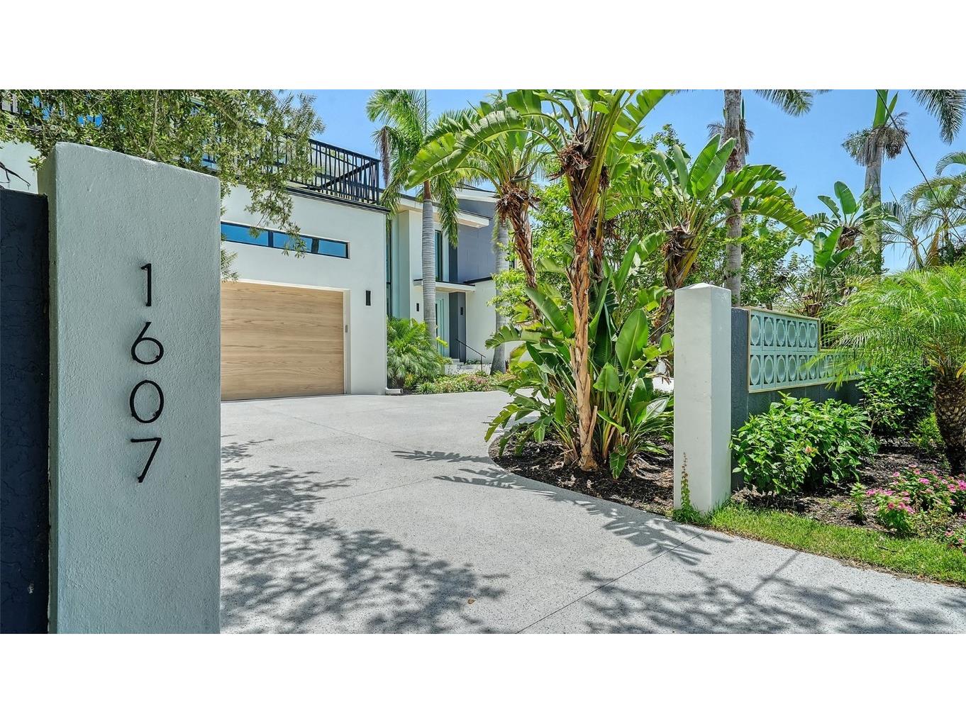 1607 Flower Drive Sarasota FL 34239 A4653737 image4